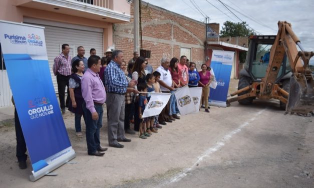 Inician pavimentación en El Carmen y Emiliano Zapata