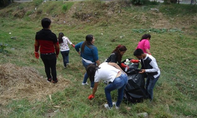 En Purísima, ciudadanos colaboran en la limpieza de cauce de río