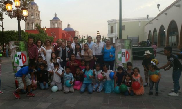 Priístas provocan cientos de sonrisas en centro de Purísima