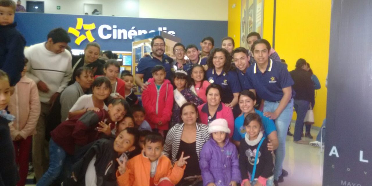 Celebran a niños de Purísima con visita al cine