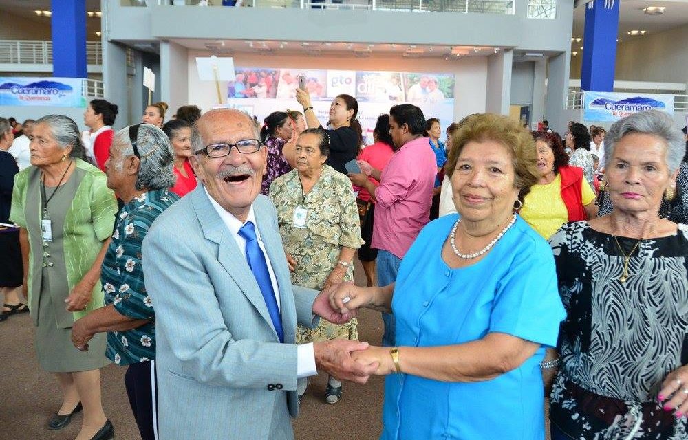 Participan adultos mayores de SFR en Verbena Regional