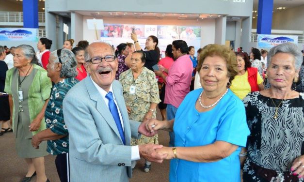 Participan adultos mayores de SFR en Verbena Regional