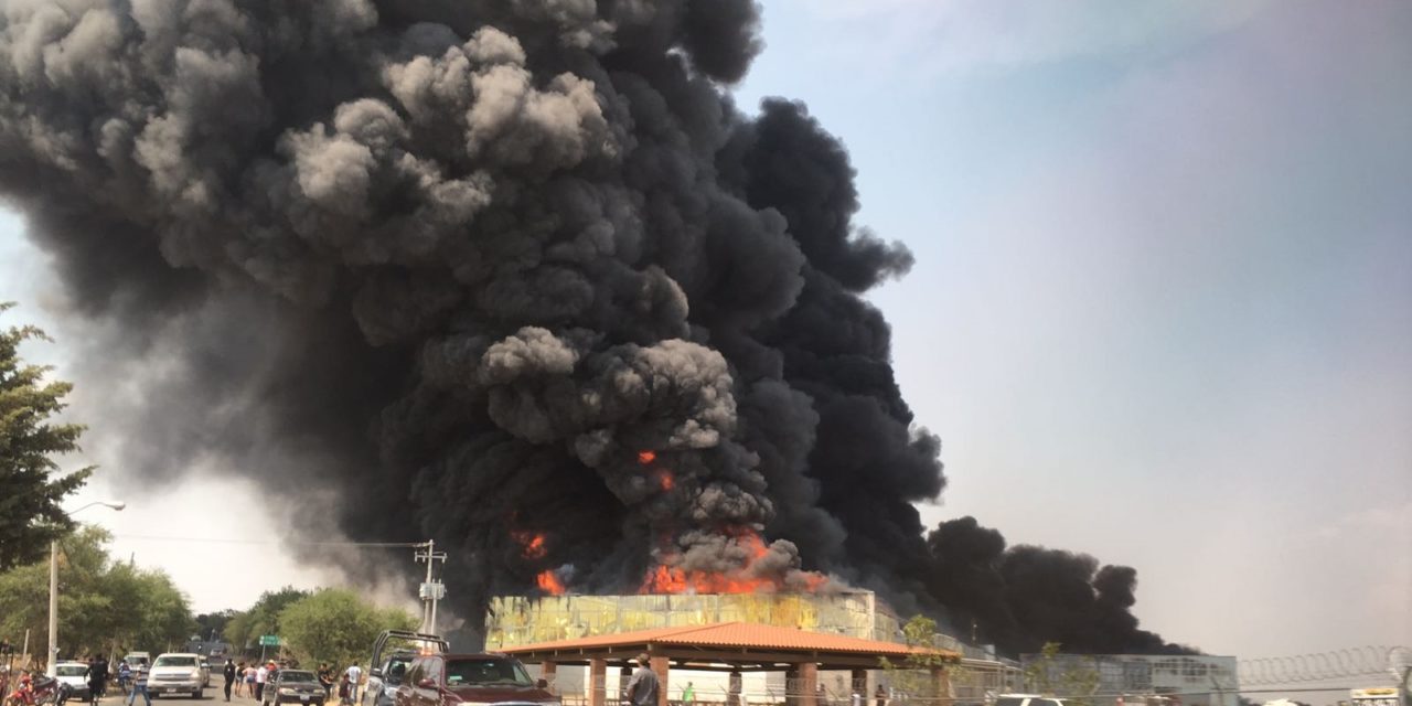 Se incendia fábrica en comunidad de Purísima