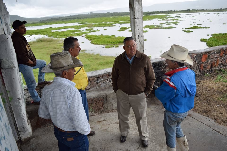 Inspecciona alcalde de Purísima, nivel de agua en presas