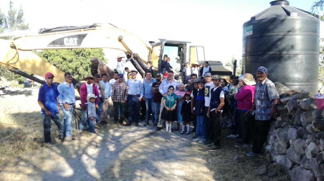 Arrancan rehabilitación de caminos saca cosecha en Manuel Doblado