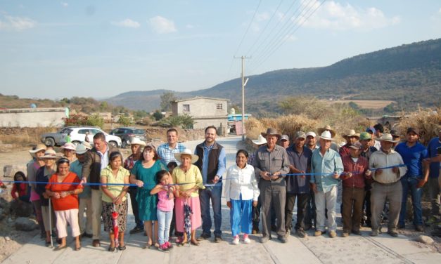 Continua la rehabilitación de entradas a comunidades de Manuel Doblado
