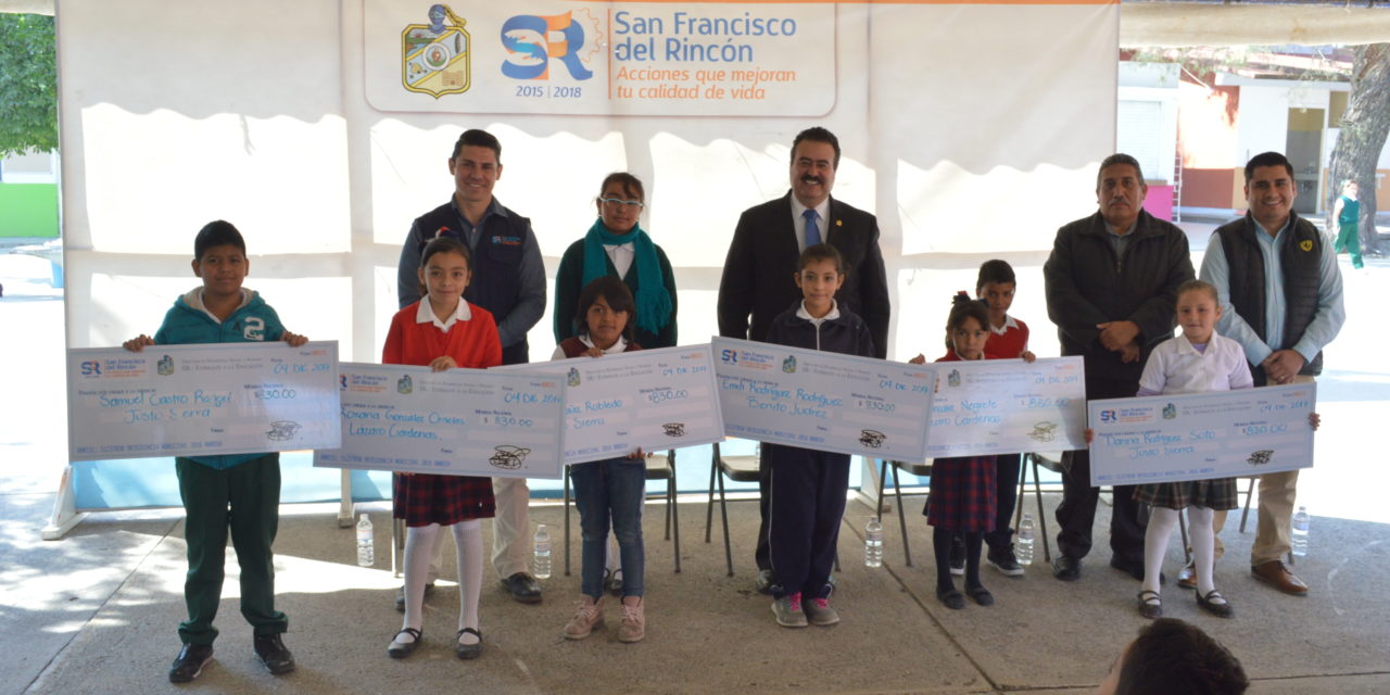 Más de 100 becas a estudiantes en comunidades de San Francisco del Rincón