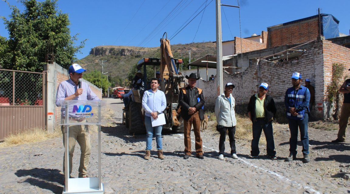 Comienzan obras de pavimentación en comunidad de Manuel Doblado