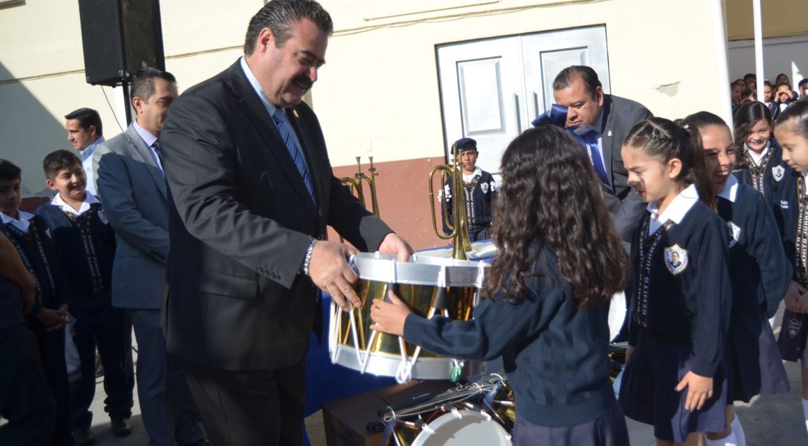 Entregan instrumentos a estudiantes de primaria en San Francisco del Rincón