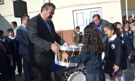 Entregan instrumentos a estudiantes de primaria en San Francisco del Rincón