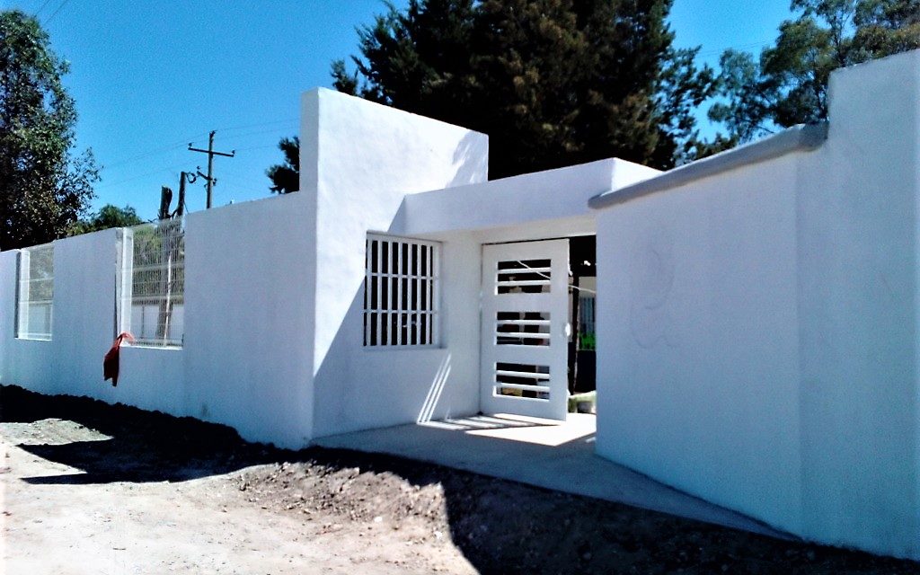 Concluye construcción de la barda y acceso en Telesecundaria de Guadalupe de Jalpa