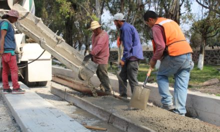Avanza pavimentación y obras de drenaje en comunidades de Manuel Doblado