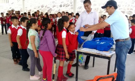 Infantes de Purísima del Rincón intercambian sus juguetes bélicos