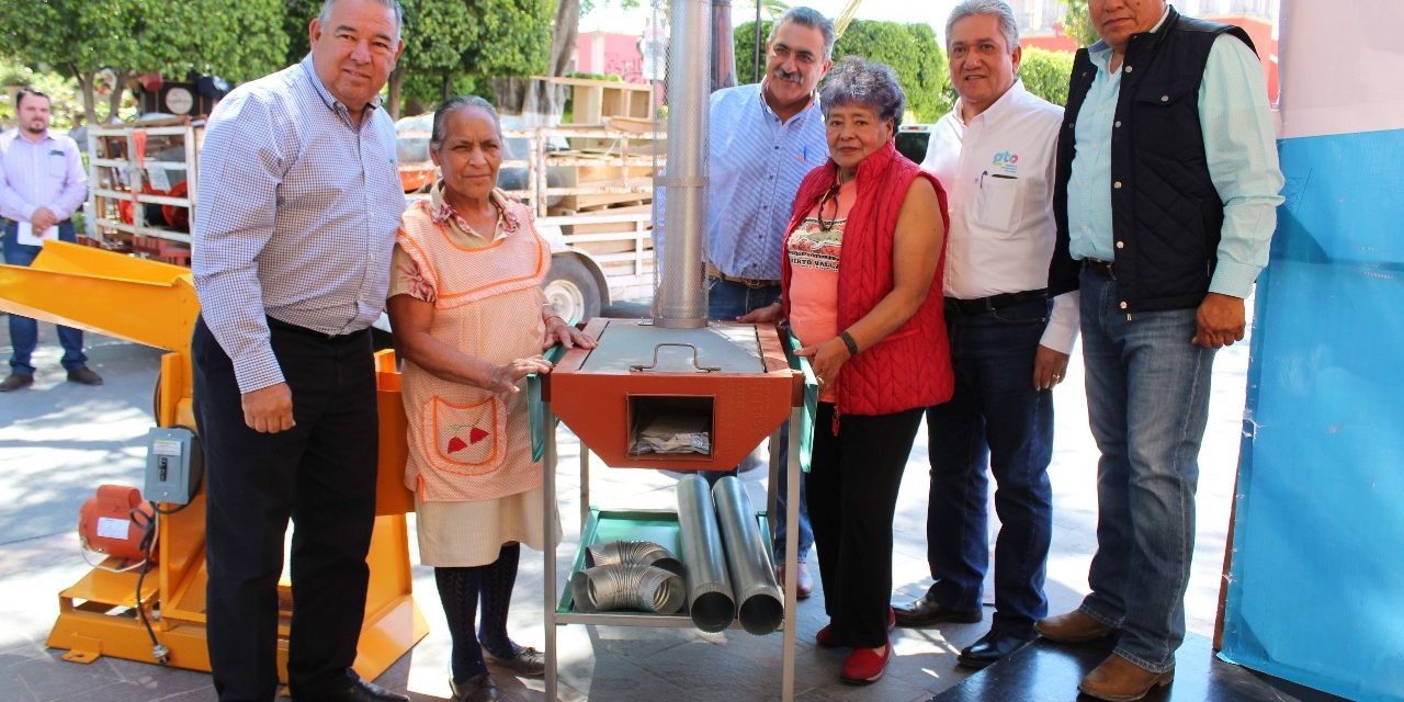 Benefician a 300 familias de Purísima con apoyos