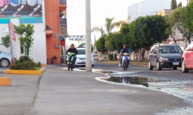 Motociclistas evaden tope, y ponen en peligro a ciudadanos