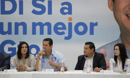 «Si queremos municipios fuertes, necesitamos policías municipales fuertes», Diego Sinhue a empresarios del Rincón