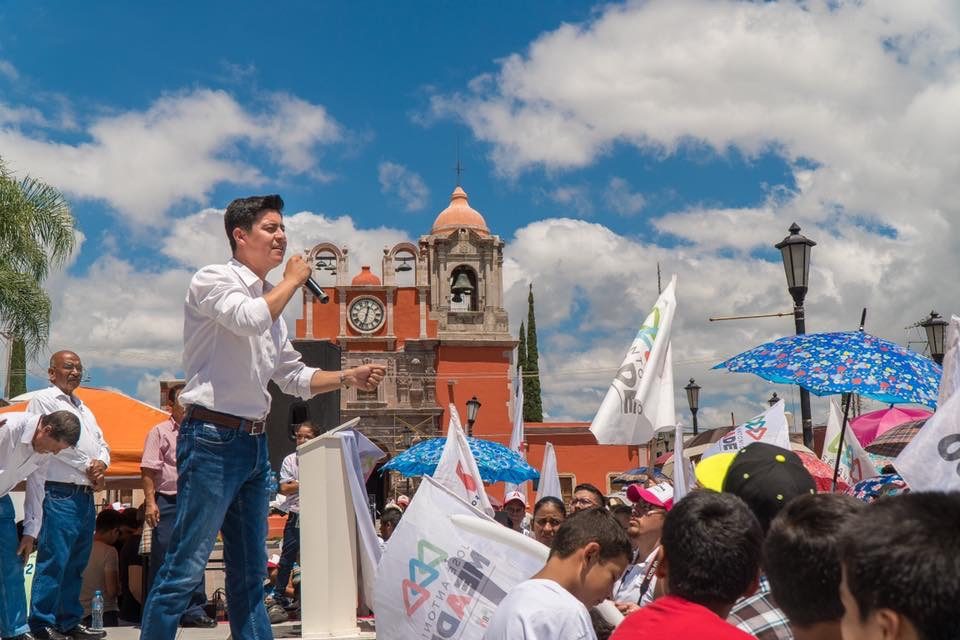 Finaliza Alfaro su campaña con el apoyo de cientos de dobladenses