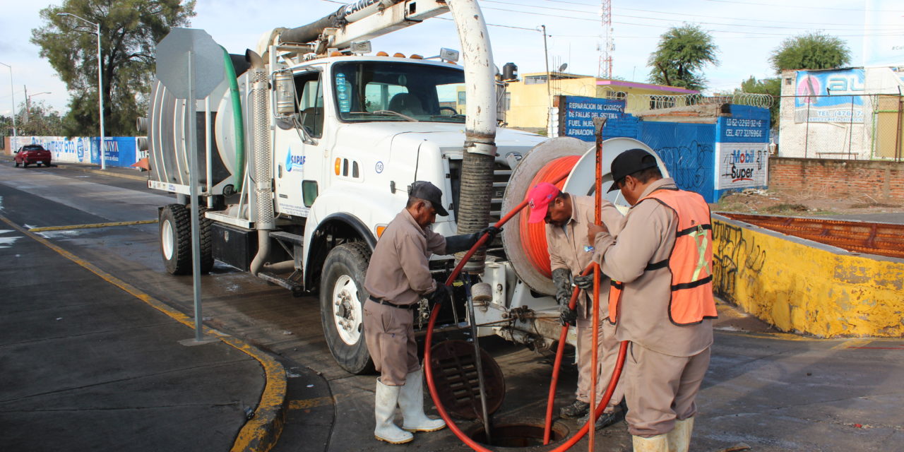 Apoya SAPAF en trabajos de limpieza