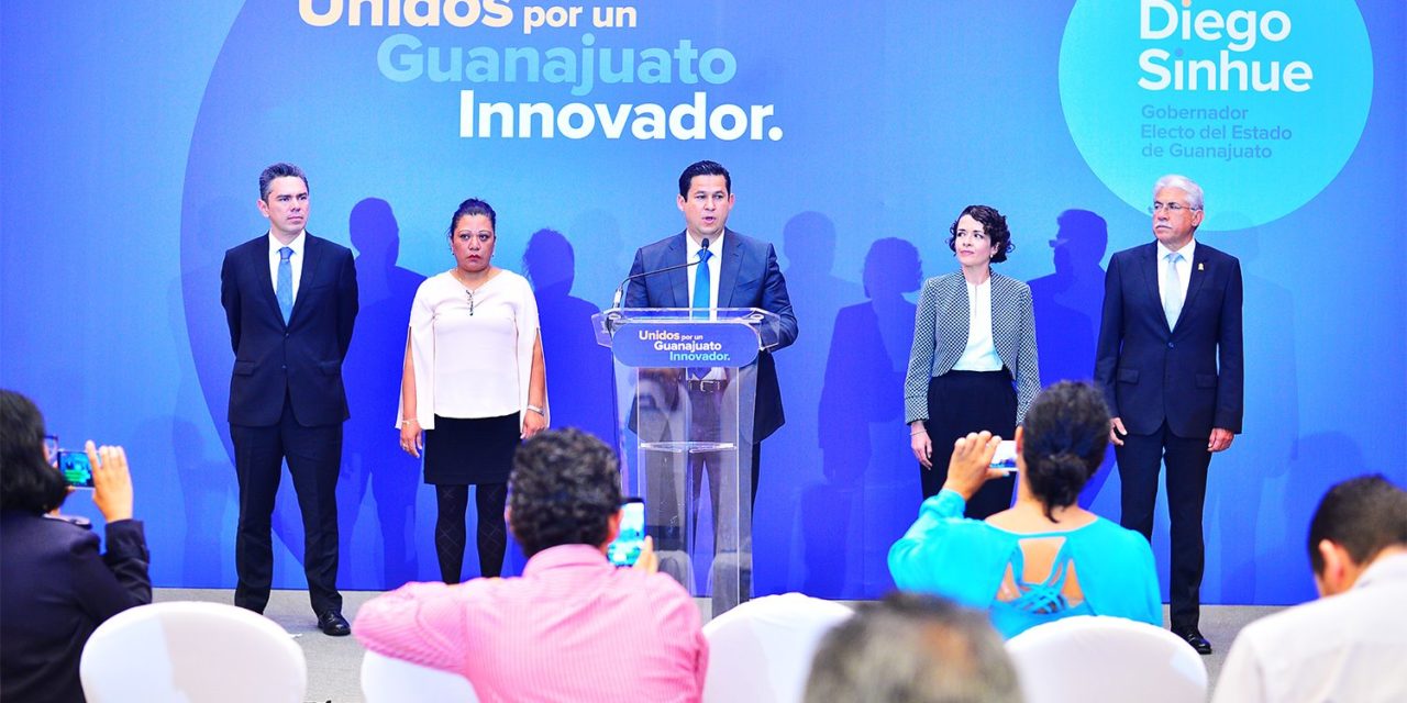 Presenta Diego Sinhue a los primeros miembros de su gabinete