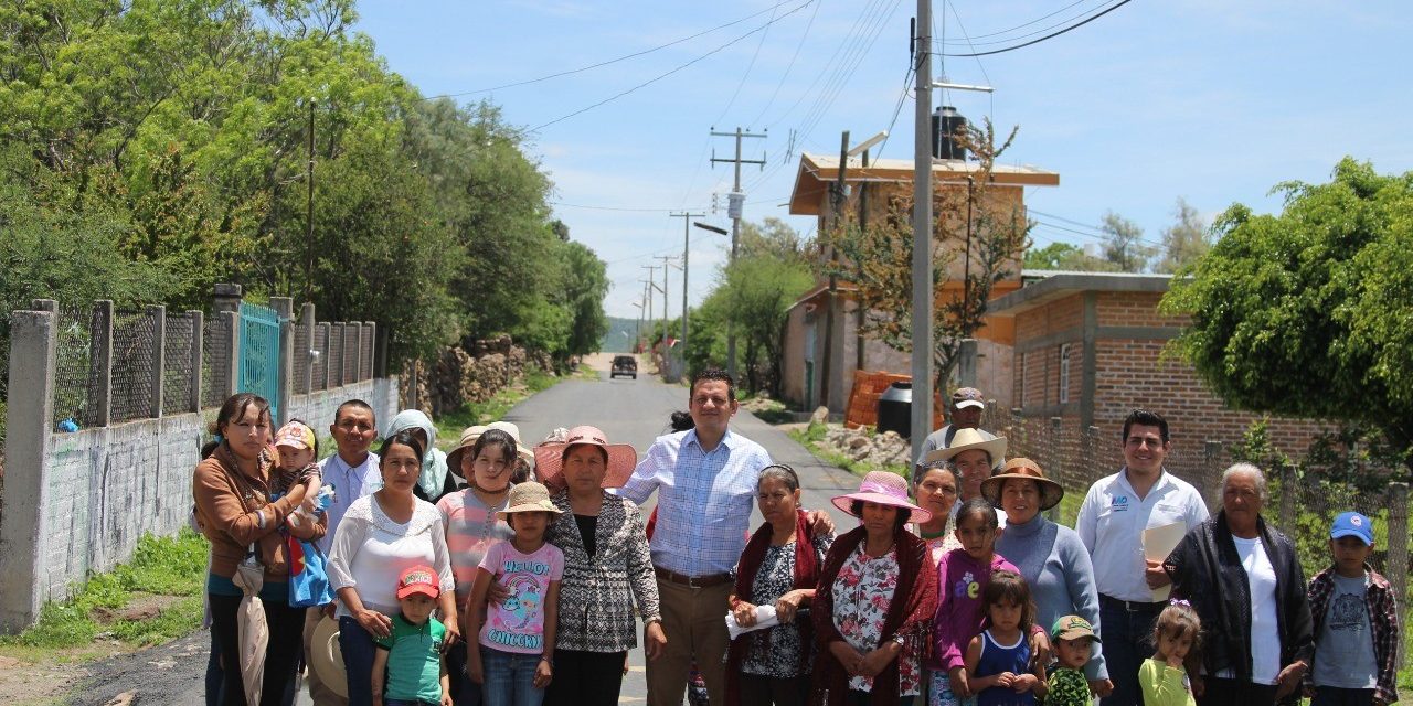 En Manuel Doblado entregan pavimentación de calle y comienzan otras 2