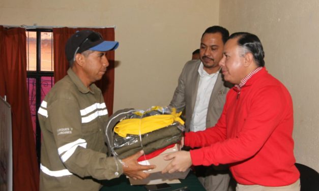 Trabajadores del sindicato «El Pípila», reciben uniformes nuevos