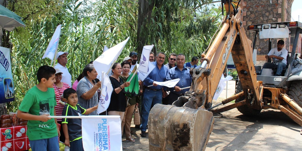 Arrancan línea de conducción de agua en el Pedernal y Jalpa de Cánovas