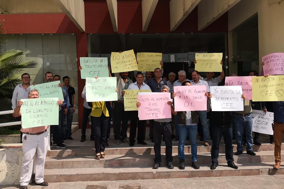 Protestan empresarios por altas tarifas de luz