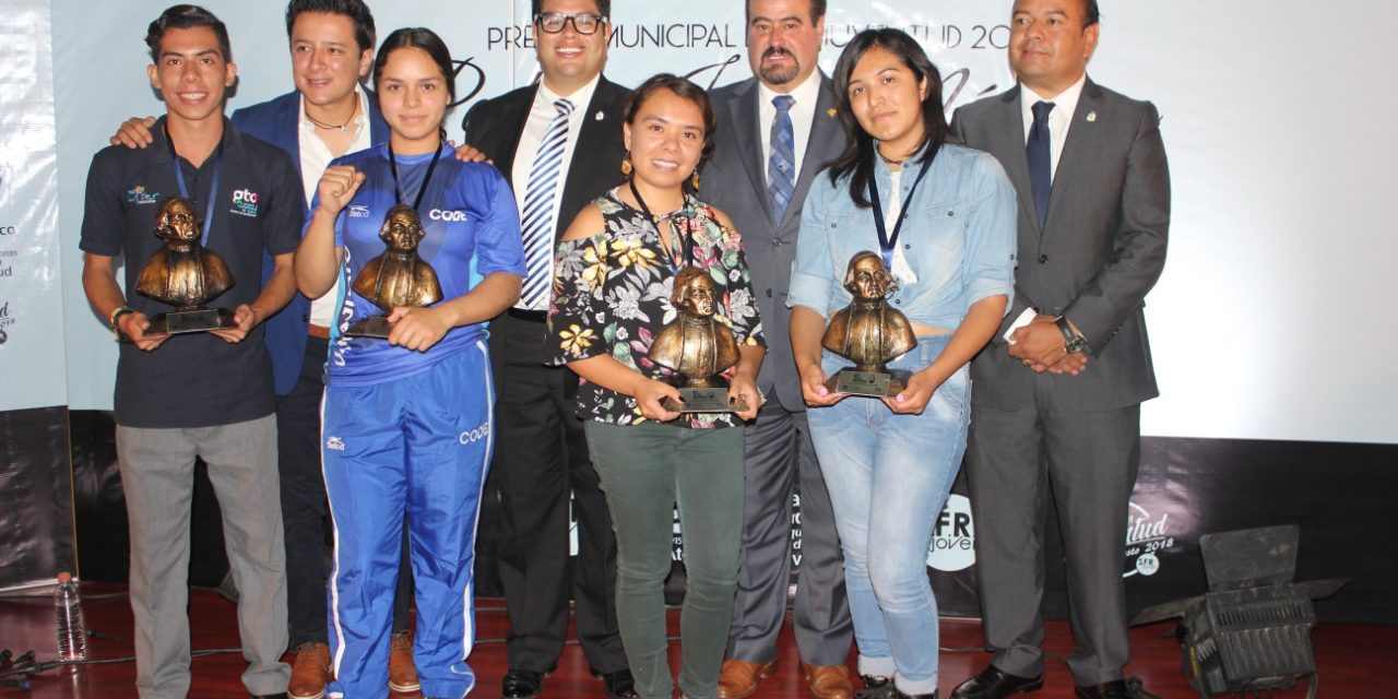 Reconocen a jóvenes francorrinconeses por sus logros