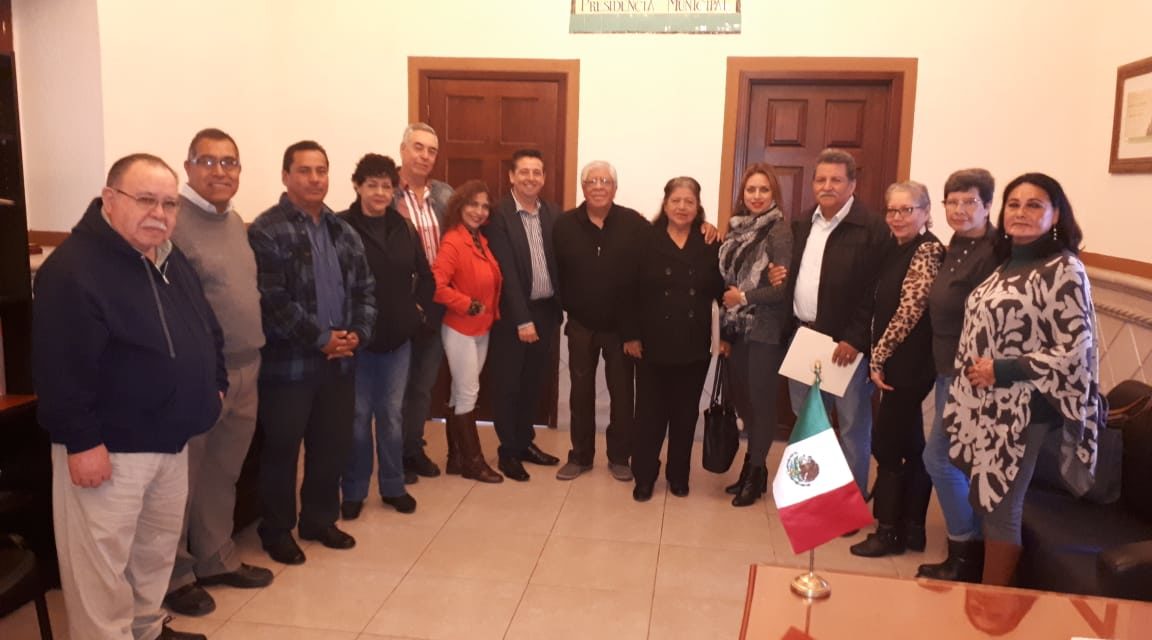 Se reúne alcalde de Purísima con maestros retirados
