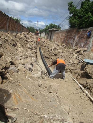 Habitantes de Comanjilla se benefician con obras de drenaje