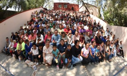 DIF Guanajuato entrega apoyos y becas a 250 familias