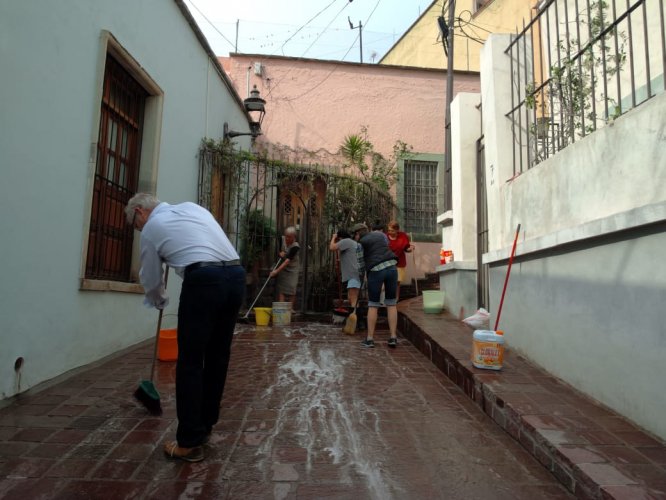 Ciudadanos y gobierno mantienen limpio a Guanajuato capital