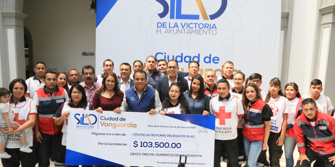 Toño Trejo entrega más de 100 mil pesos a Cruz Roja Silao