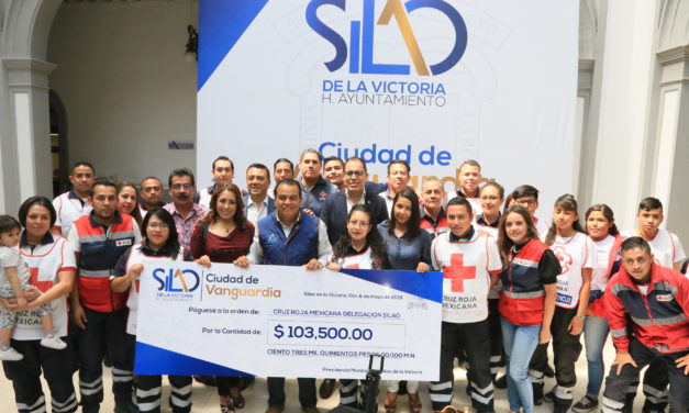 Toño Trejo entrega más de 100 mil pesos a Cruz Roja Silao
