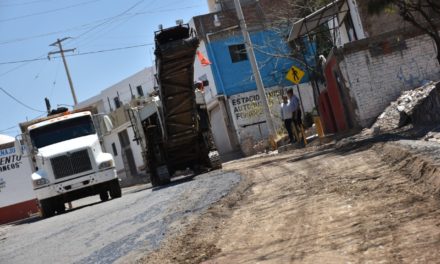 Encarpetan 4 vialidades en Guanajuato capital
