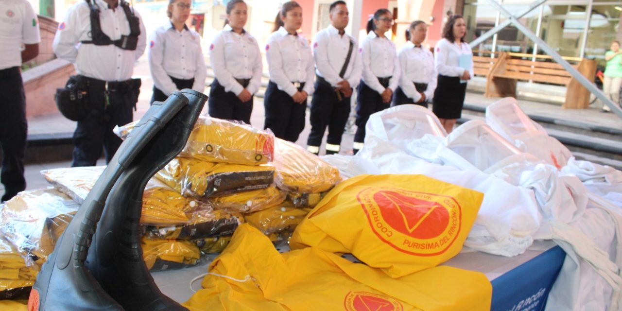 Equipan a Protección Civil de Purísima del Rincón con uniformes en caso de contingencias