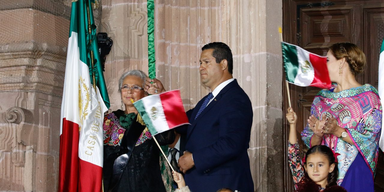 Diego Sinhue y Olga Sánchez dan grito de Independencia en Dolores Hidalgo C.I.N.