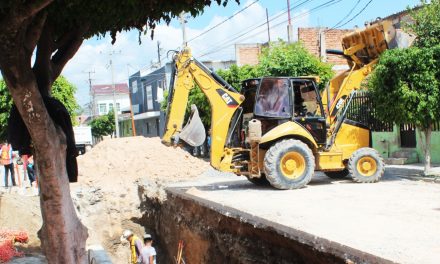 Avanza rehabilitación del colector sanitario que colapsó en la calle Lerdo de Tejada