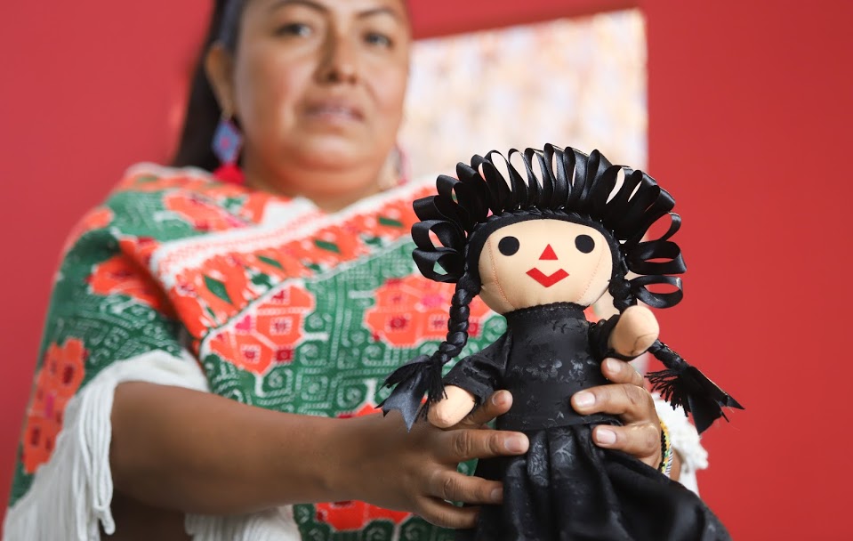 Culturas indígenas comercializan sus artesanías en León