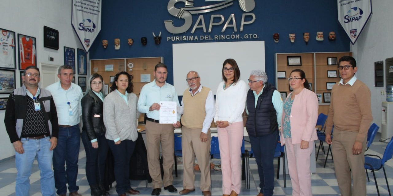 Reconocen a SAPAP con distintivo «Guanajuato crece competitivo»