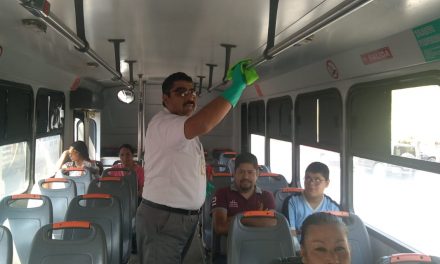 Limpian transporte público de San Francisco del Rincón para evitar coronavirus