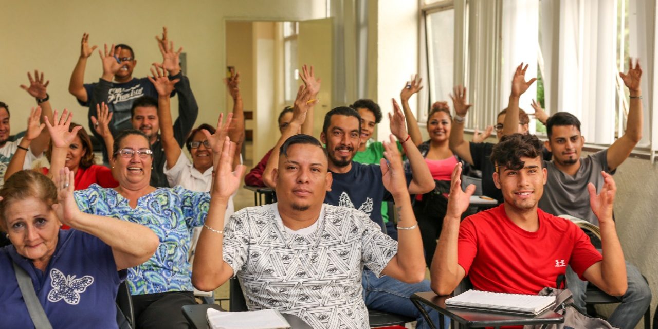 INAEBA capacita a asesores educativos y servidores públicos en lengua de señas mexicana
