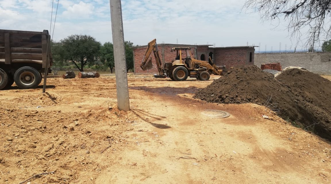 Dan mantenimiento y rehabilitación a caminos, calles y arroyos de Silao