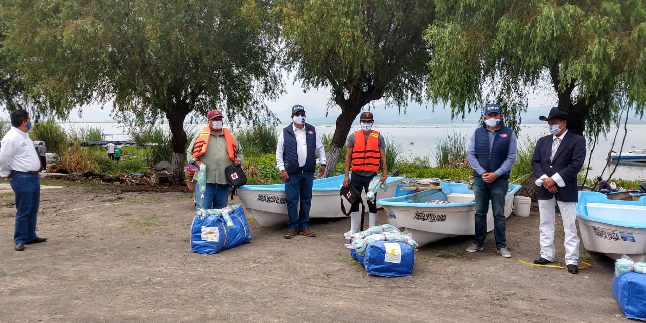 Benefician a pescadores yurirenses con equipo