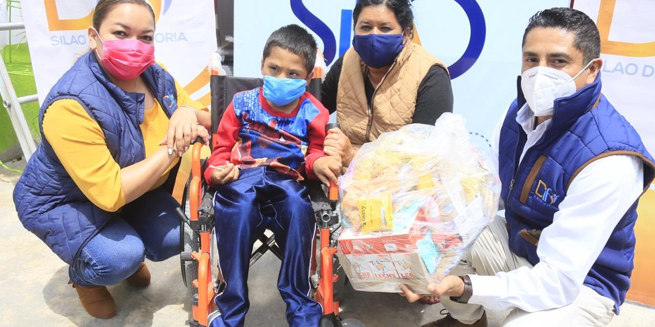 DIF Silao entrega apoyos a personas con discapacidad