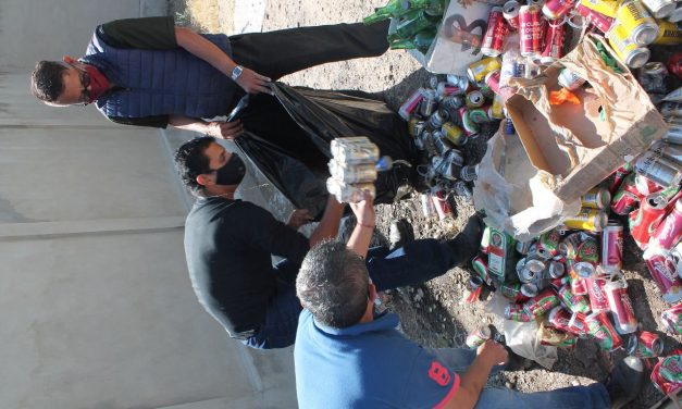 Desechan miles de litros de alcohol decomisados en León