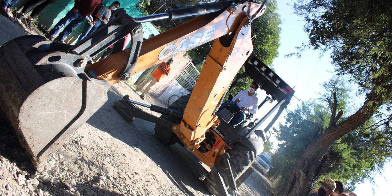 Toño Padilla da arranque a obras de pavimentación en El Toro