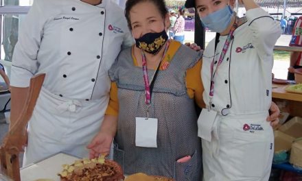 Doña Cuquita obtiene tercer lugar como cocinera tradicional de Purísima