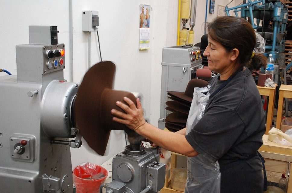 Fortalecen industria sombrerera de San Francisco del Rincón, para seguir vendiendo al mundo