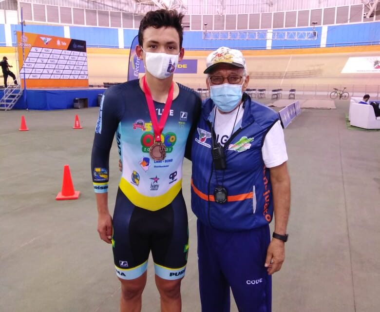 Heriberto Quiróz, joven purisimense, gana medalla de bronce